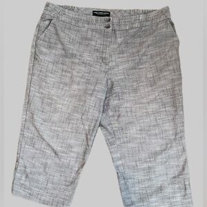 🌸 Larry Levine Woman Textured Gray Capri Pants – Size 16W
